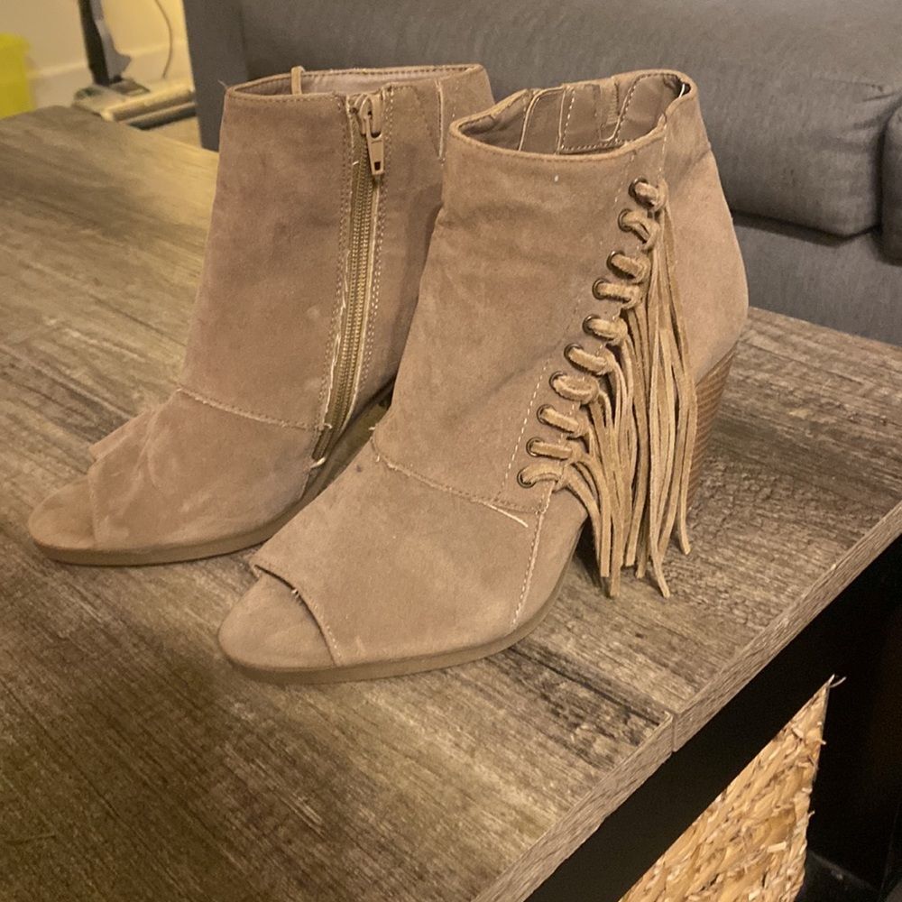 Frayed Fringe Heeled Tan Beige Ankle Boots​ - Picture 3 of 6
